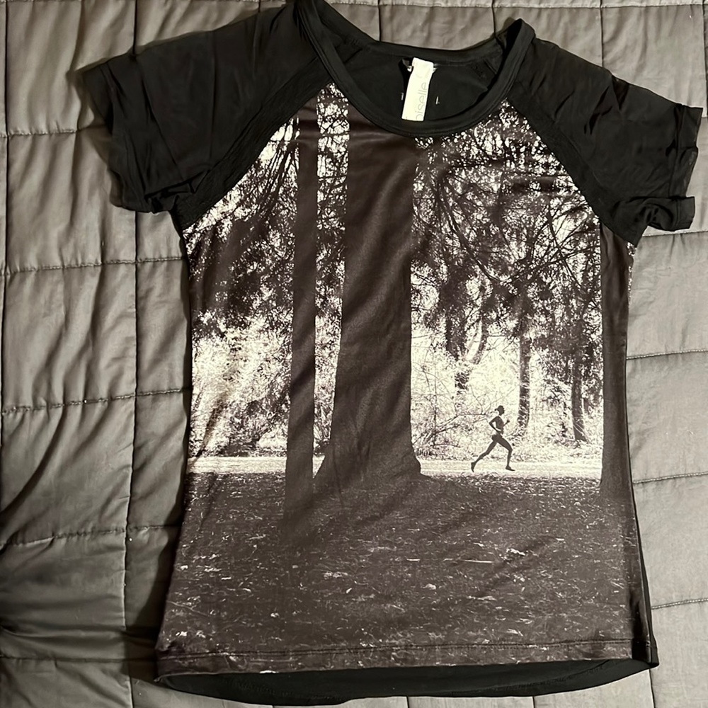 Oiselle Graphic Tee size 6 with chiffon-type sleeves